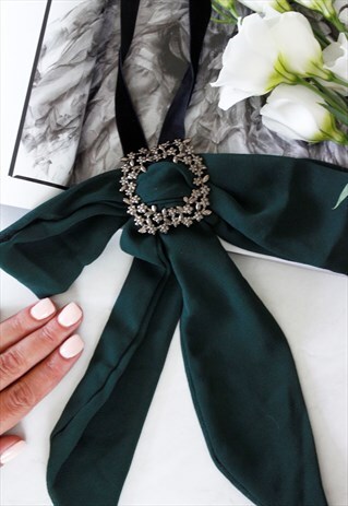 CHUNKY BOW GREEN COLLAR RHINESTONE STATEMENT NECKLACE