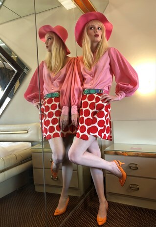 ADORABLE 1970S COTTON RED AND WHITE POLKA DOT SKORT