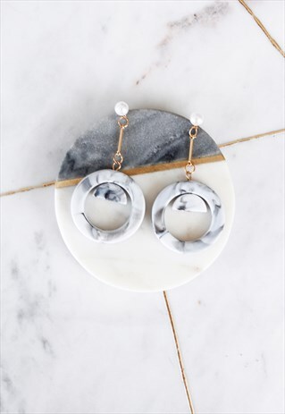 WHITE GREY MARBLE PERSPEX ACRYLIC HOOP DANGLE DROP EARRINGS