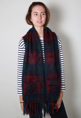 FLUFFY SCARF WITH POCKETS