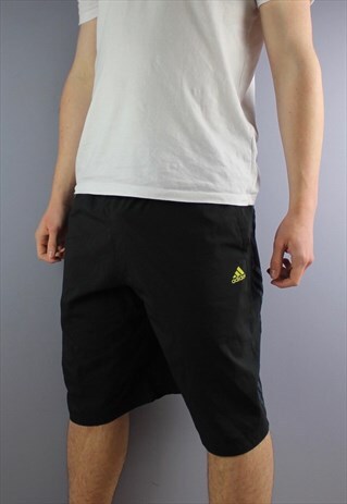 VINTAGE ADIDAS SHORTS IN BLACK WITH POCKETS, PRINTED LOGO AN