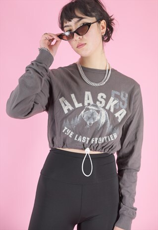 VINTAGE REWORKED CROP TOP IN BROWN WITH ALASKA PRINT