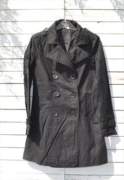 Vintage black cotton chic trench coat.