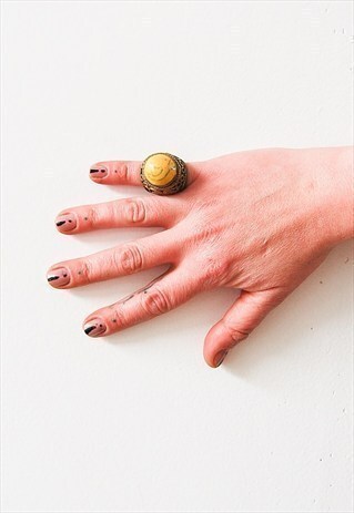 VINTAGE ETHNIC YELLOW HIGH SET BLACK VEIN STONE RING