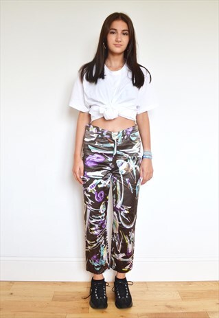 LA CROIX 90'S LIPS PAINTING DESIGNER MOM JEANS