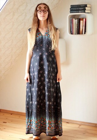 BLACK SLEEVELESS DITSY FLORAL DRESS