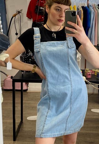 VINTAGE INSPIRED DENIM DRESS DUNGAREE STYLE IN LIGHT WASH