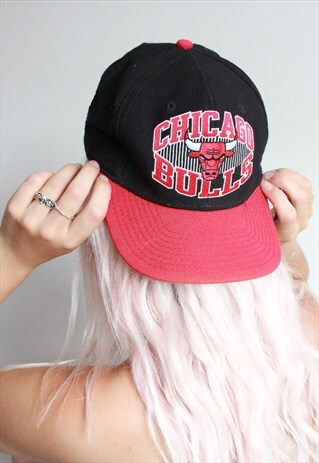 VINTAGE 90S CHICACO BULLS SNAPBACK CAP