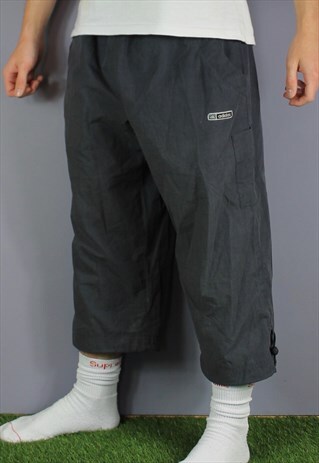 VINTAGE ADIDAS 3/4 LENGTH SHORTS IN GREY WITH POCKETS, EMBRO