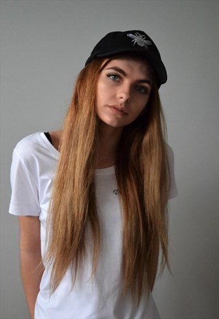 90S INSPIRED EMBROIDERED BEE CAP IN BLACK