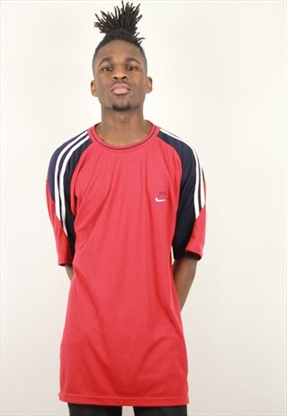 VINTAGE NIKE TSHIRT
