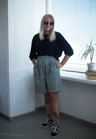 VINTAGE 90'S BLACK/WHITE STRIPED HIGH WAISTED SHORTS