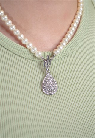 VINTAGE FAUX PEARL DIAMANTE NECKLACE