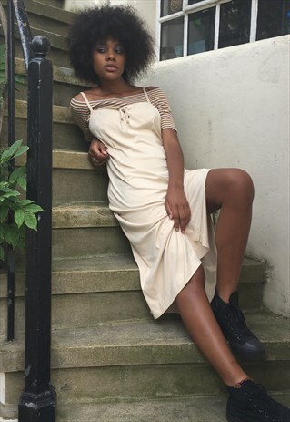 BEIGE MINIMAL DRESS WITH A SLIT