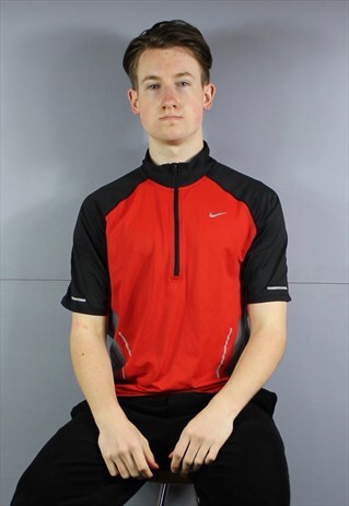 VINTAGE NIKE RUNNING GYM T-SHIRT IN RED WITH PRINTED LOGO. S