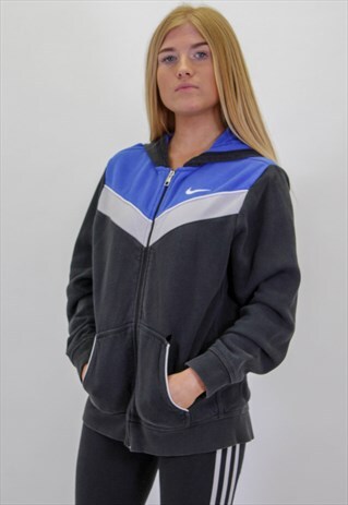 VINTAGE NIKE HOODIE IN BLACK S/M