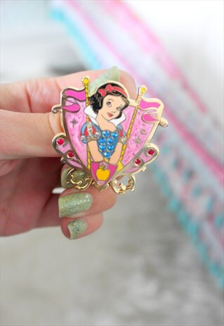 BROOCH PINS SNOW WHITE
