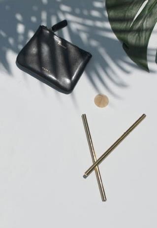 MARK POUCH BLACK