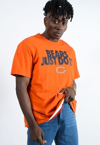 VINTAGE NIKE CHICAGO BEARS NFL T-SHIRT IN ORANGE.