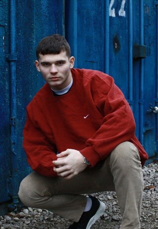 VINTAGE RED NIKE SWEATSHIRT