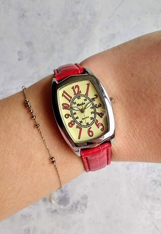 RETRO SQUARE WATCH RED