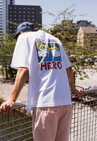SEASONAL HERO 'FLAGSHIP' GRAPHIC TEE IN WHITE