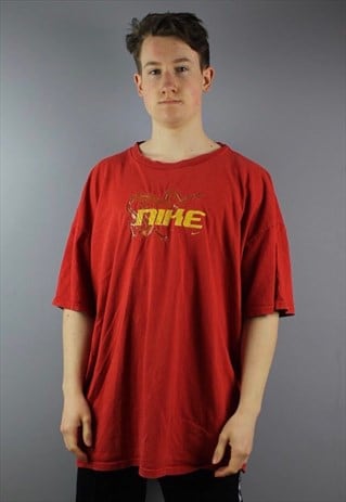 VINTAGE NIKE T-SHIRT IN RED WITH DRAGON PRINTING. FEATURES R