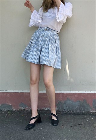 PLEATED MINI SKIRT WITH HEART SHAPED BUTTONS