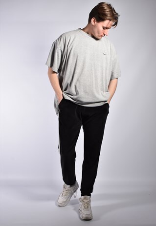 VINTAGE EARLY 2000S NIKE T-SHIRT