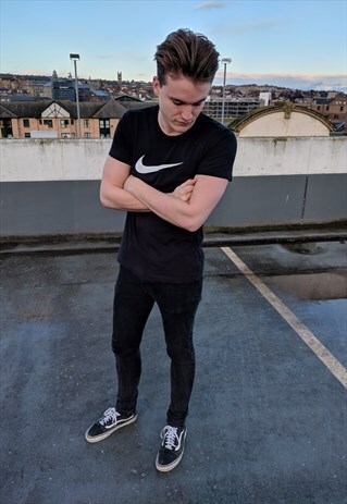 SLIM FIT NIKE T-SHIRT