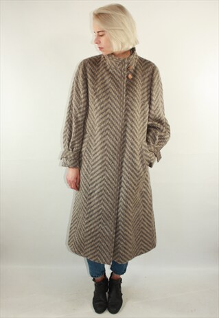 VINTAGE 80' BEAUTIFUL COZY BEIGE COAT WITH BUTTONS