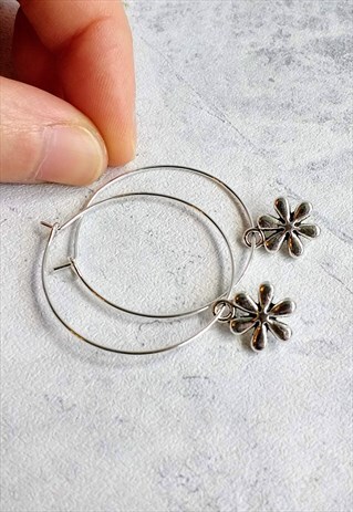RETRO DAISY FLOWER HOOP EARRINGS