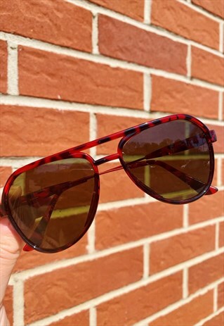 VINTAGE INSPIRED SUNGLASSES PILOT SHAPE IN RED BLACK W UV400