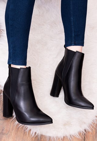 BLOCK HEEL CHELSEA ANKLE BOOTS IN BLACK LEATHER STYLE-DOLLIE