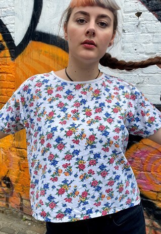 VINTAGE 80S T-SHIRT IN WHITE WITH RED BLUE FLOWER PATTERN