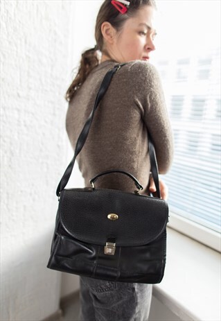 VINTAGE 70'S BLACK BUCKLE SHOULDER BAG