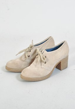 Vintage 90s suede leather shoes in beige