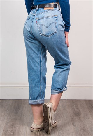LEVI'S VINTAGE 90'S LIGHT BLUE CROPPED FRAYED HEM MOM JEANS