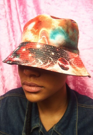 GALAXY PRINT BUCKET HAT