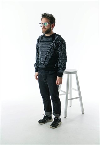 BLACK AND WHITE ABSTRACT SWEATER