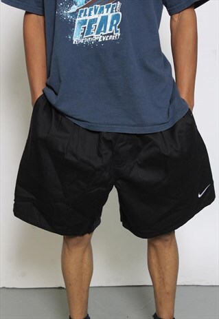 VINTAGE NIKE SHORTS BLACK