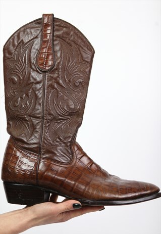 VINTAGE WESTERN COWBOY LEATHER BOOTS IN BROWN