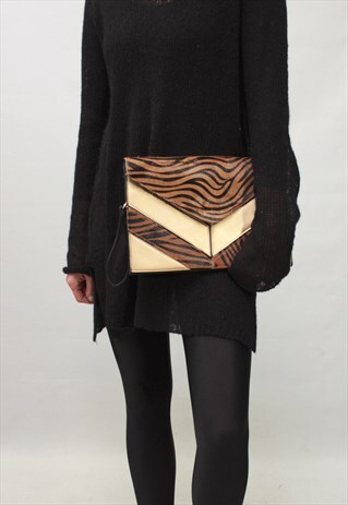 VINTAGE 90' AMAZING COOL FANCY GOLD AND CHEETAH CLUTH BAG