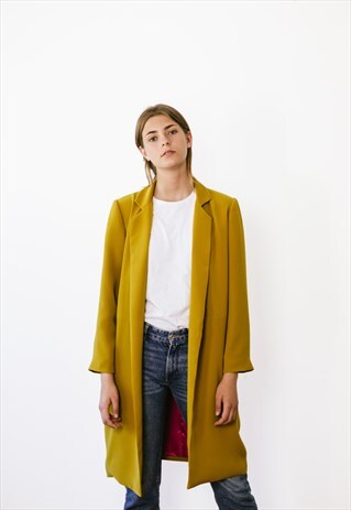 LEVITA DE TORO OCHER WITH FUCHSIA LINING.