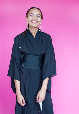 VINTAGE BLACK LIGHTWEIGHT KIMONO