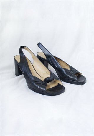 VINTAGE 90S BLACK LEATHER BLOCK HEELED KNOT FRONT SANDALS
