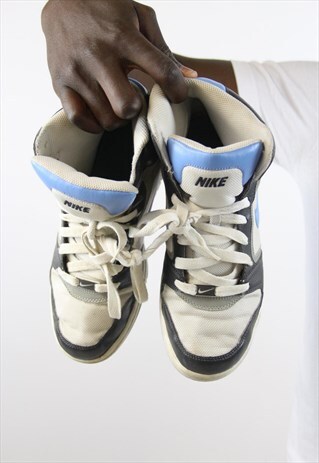 VINTAGE NIKE AIR TRAINERS