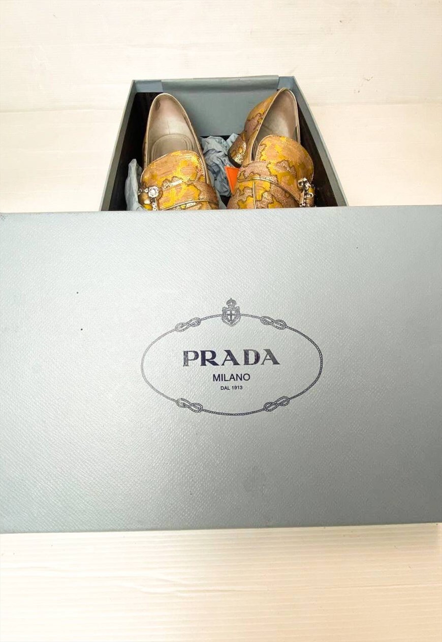 Prada best sale shoes box