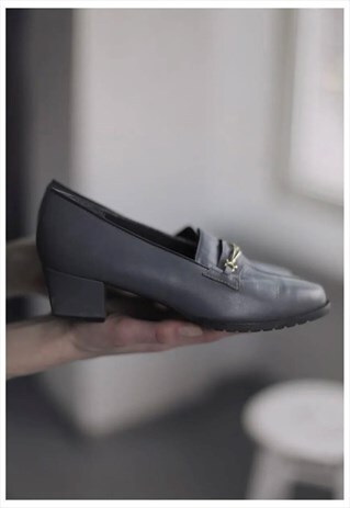 VINTAGE 50'S GREY BUCKLE MIDI HEELS