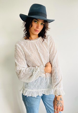 WHITE CUT OUT TOP